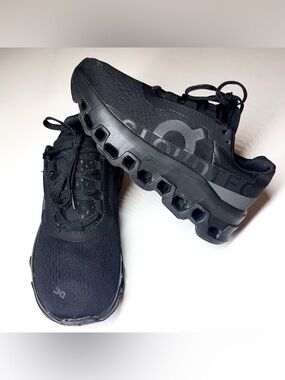 On Running Women’s Cloudmonster Black Athletic CloudTec Sneakers Size- 6